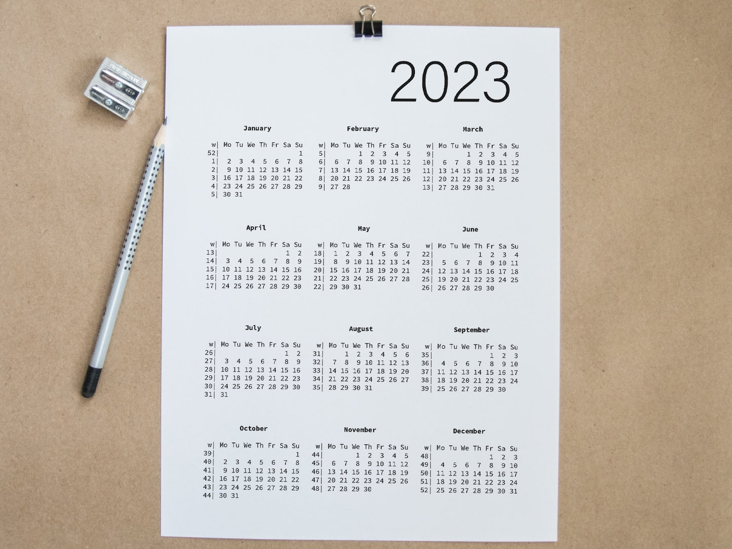 Yearly calendar with week numbers